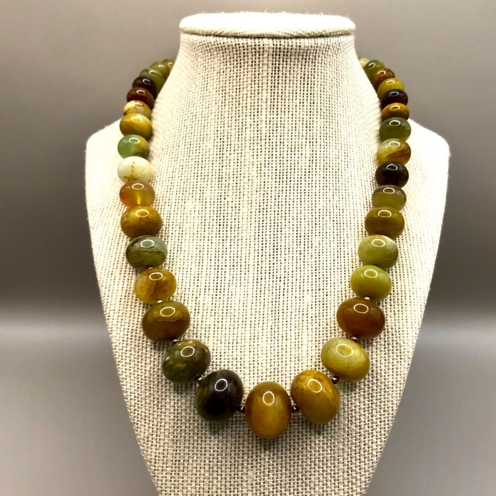 Large Graduated Agate Bead Necklace